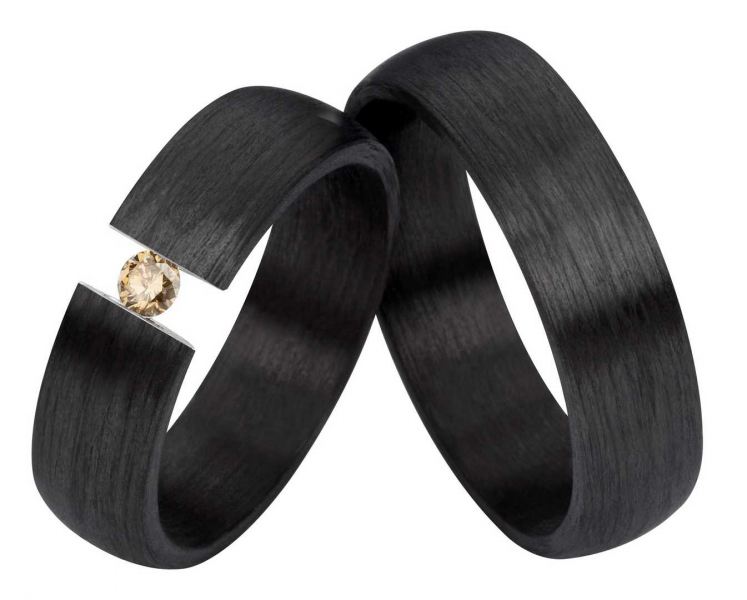 Preview: Schlichter Carbonring C005 mit 0,08ct Cognac-Diamant