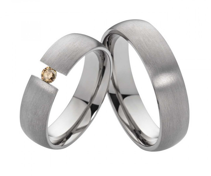 Titanringe T137 mit Diamant und Gravur