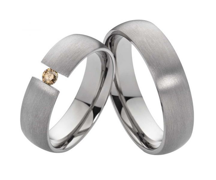 Preview: Partnerringe Titan PT137 mit braunem Diamanten