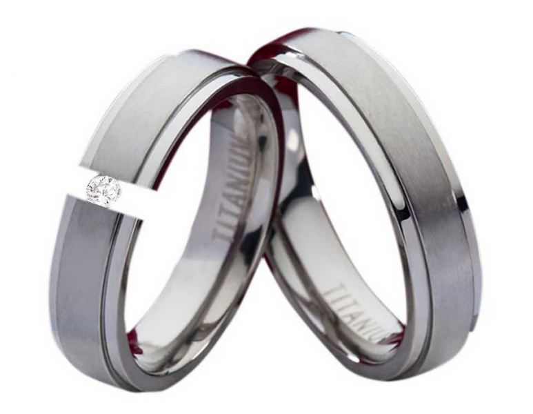 Preview: Schmale Titanringe T070 mit Zirkonia und Gravur