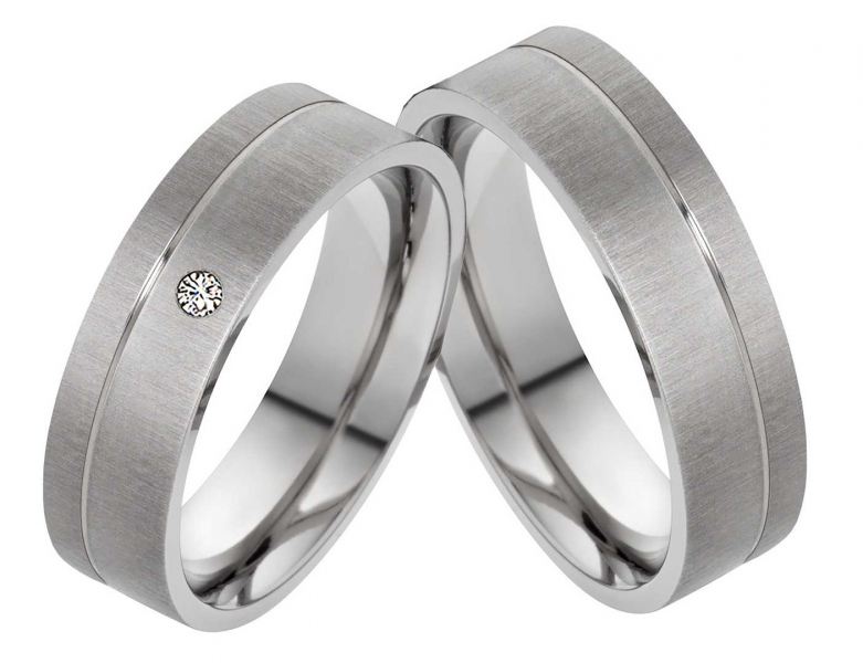 Preview: Trendige Titanringe T083 mit Stein