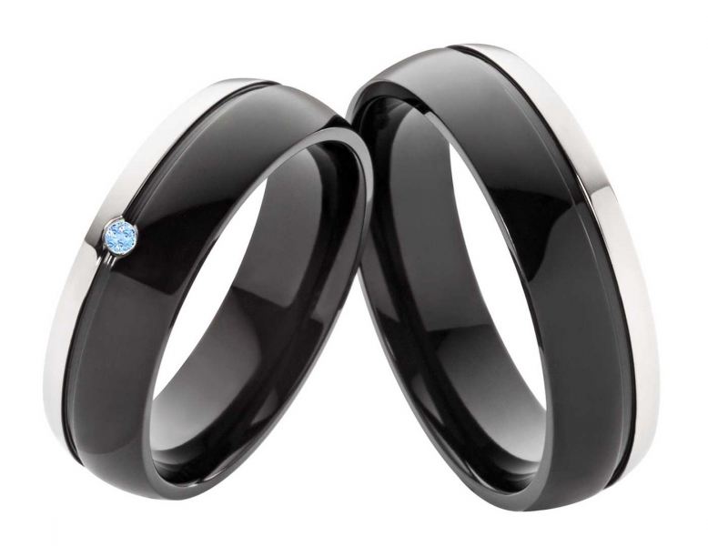 Preview: Titanringe T128 mit blauem Zirkonia und Gravur