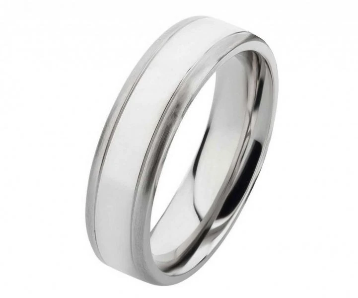 Schlichter Ring aus Edelstahl E008 ohne Stein mit Gravur