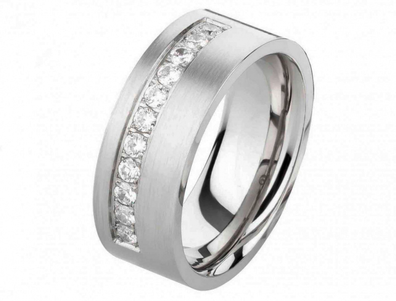 Preview: Gravierbarer Edelstahlring E141 mit Zirkonias und 8mm breit