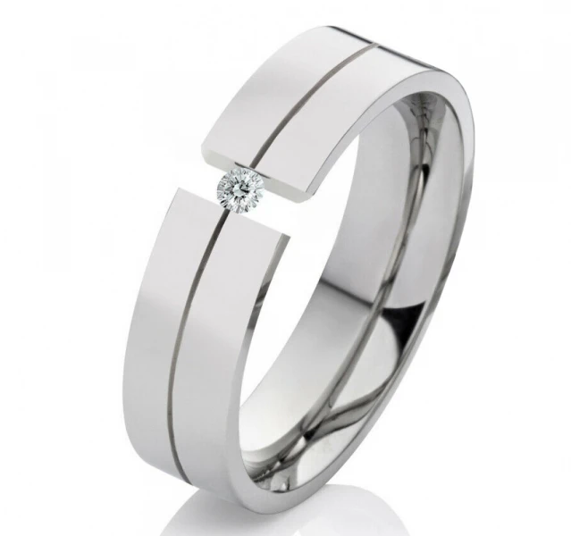 Edelstahlringe LUC9 mit Zirkonia oder Diamant und Gravur