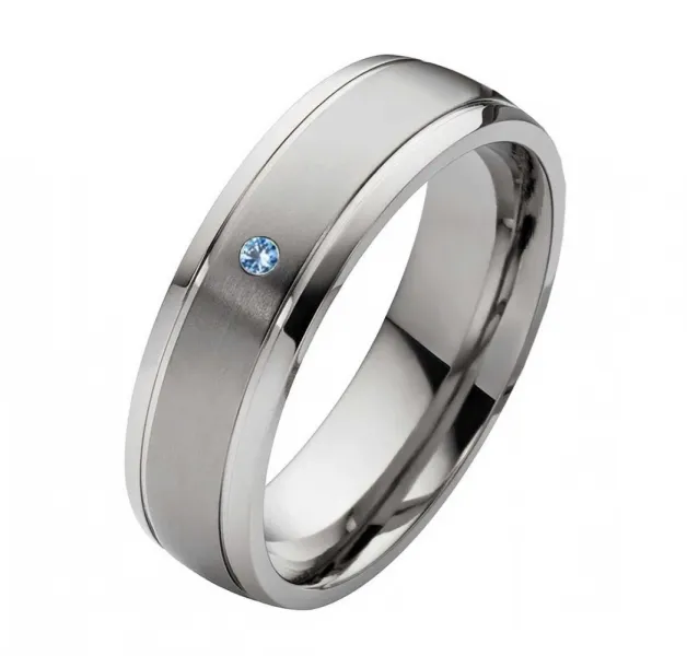 Titanring T009 mit blauem Zirkonia und Gravur