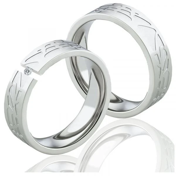 Edelstahlringe E049 mit Zirkonia oder Diamant Herzschlag