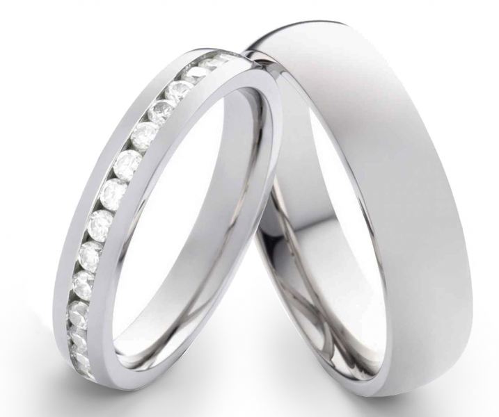 Preview: Atemberaubende Edelstahlringe E040 mit Zirkonias und Gravur