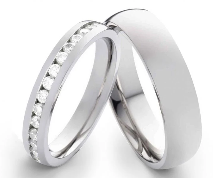 Edelstahlringe E040 mit Zirkonias und Gravur