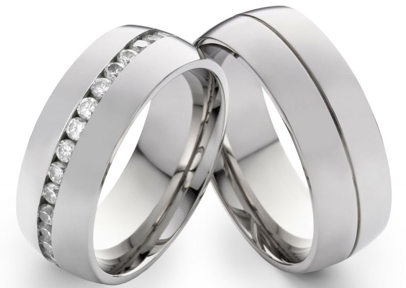 Preview: Breite 8mm Edelstahlringe E046 mit Stein mit Gravur