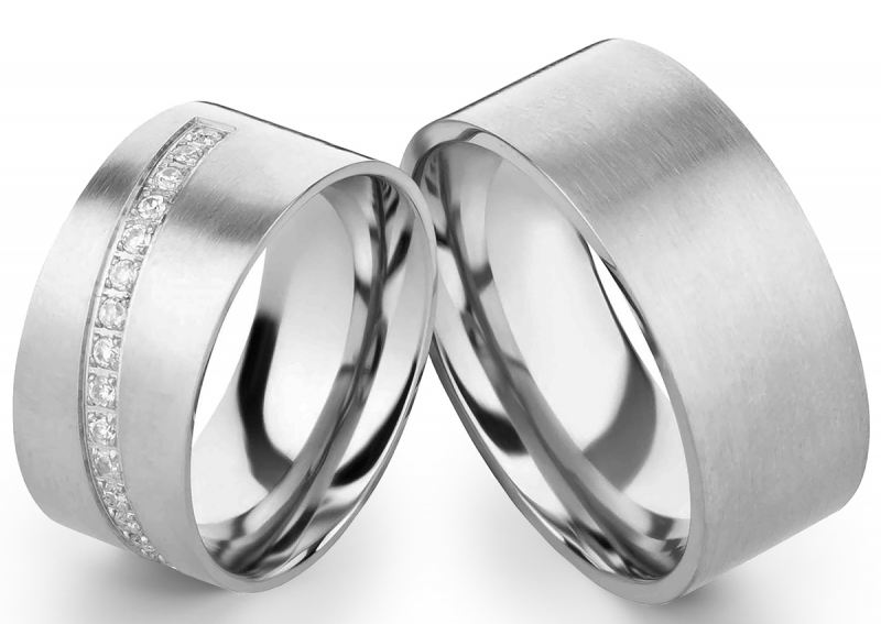 Preview: Breite Edelstahlringe E127 mit Zirkonias und Gravur