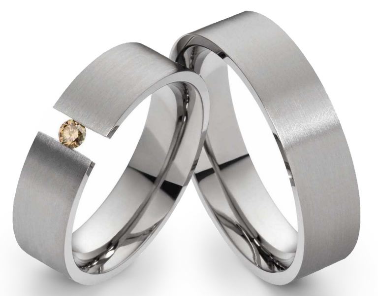 Preview: Edelstahlringe E129 mit Diamant 0,10ct Cognac und Gravur
