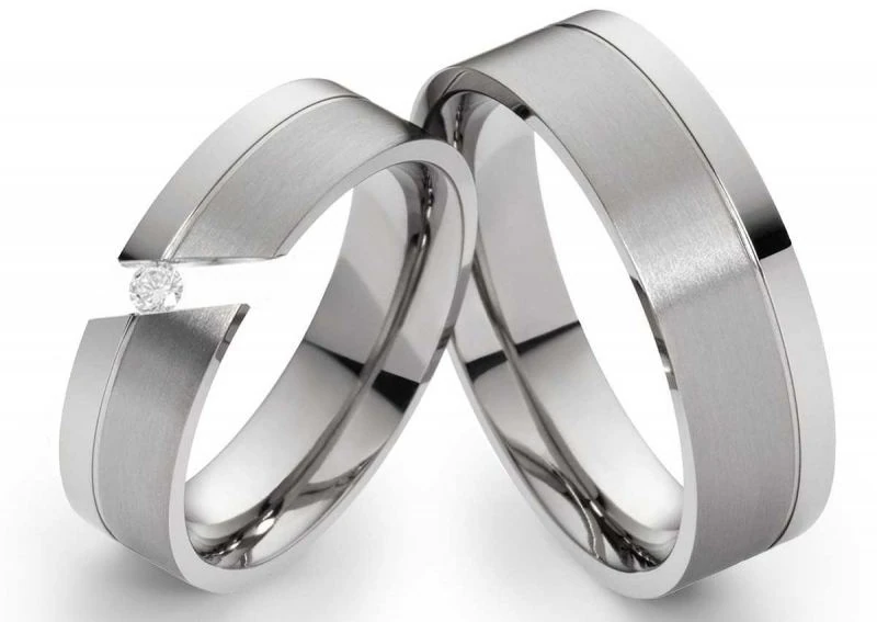 Edelstahlringe E138 mit Zirkonia und Gravur