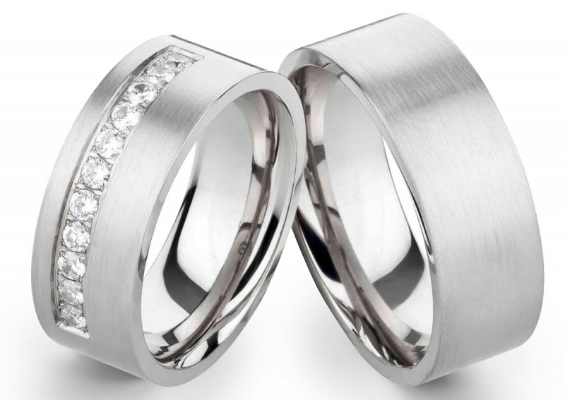 Preview: Gravierbare Edelstahlringe E141 mit Zirkonias und 8mm breit