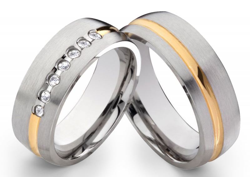 Preview: Fantastische Edelstahlringe E146 mit Zirkonias und Gravur