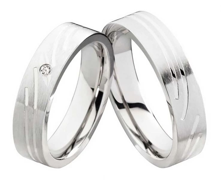 Edelstahlringe E149 mit Zirkonia oder Diamant und Gravur