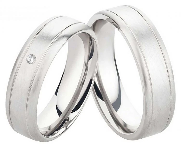 Edelstahlringe E322 mit Zirkonia oder Diamant und Gravur