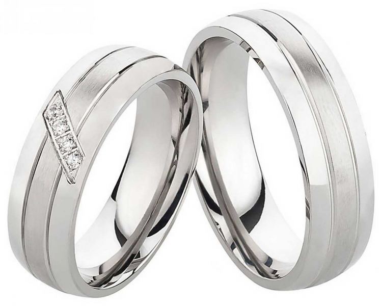 Preview: Ausgefallene Edelstahlringe E324 mit Zirkonias und Gravur