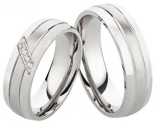 Edelstahlringe E324 mit Zirkonias und Gravur