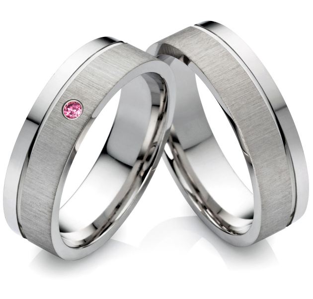 Preview: Stylevoller Edelstahlringe E973 mit Rhodolite Stein und Außengravur