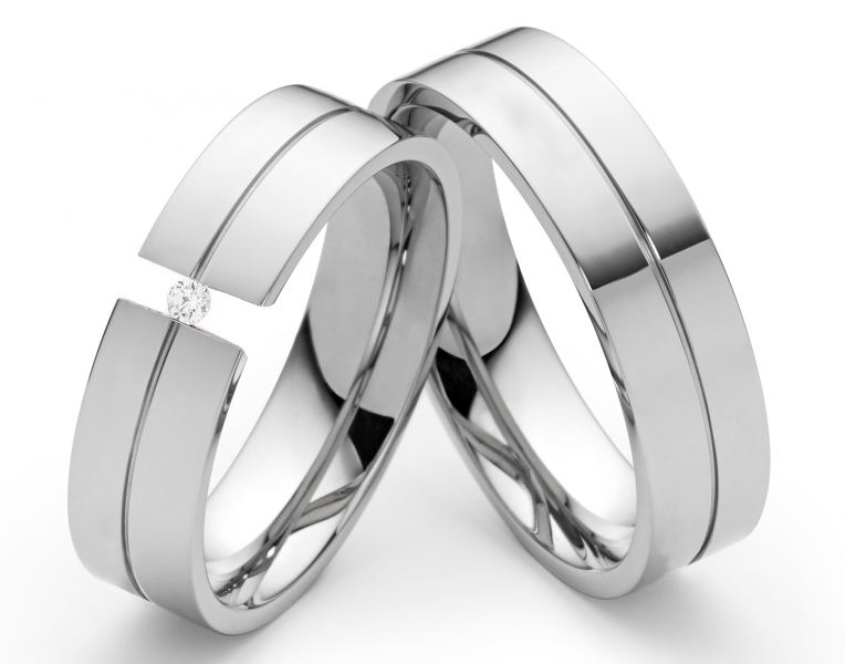 Preview: Edelstahlringe LUC9 mit Zirkonia oder Diamant und Gravur