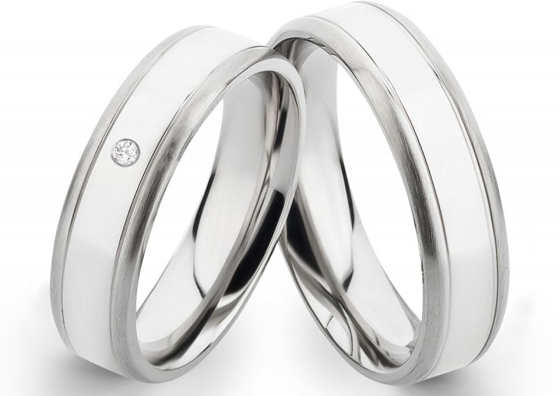 Preview: Edelstahlringe E010 mit Zirkonia und Gravur