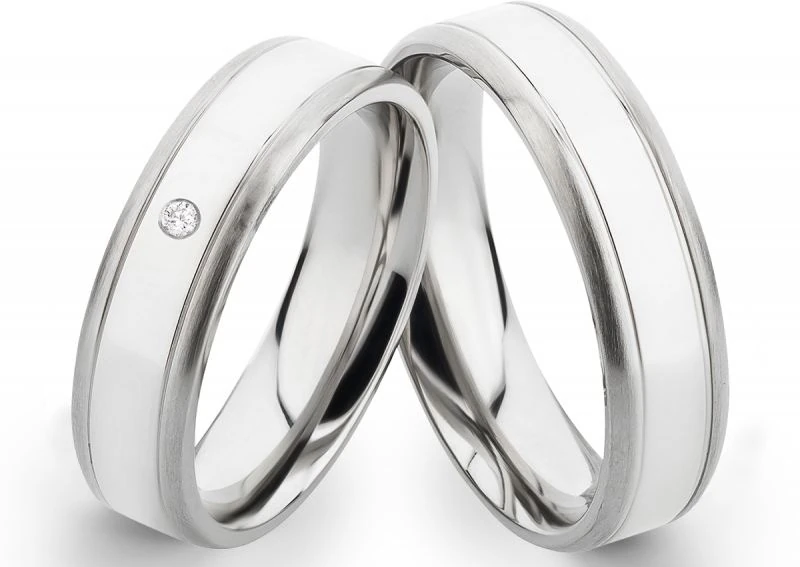 Edelstahlringe E010 mit Zirkonia oder Diamant und Gravur