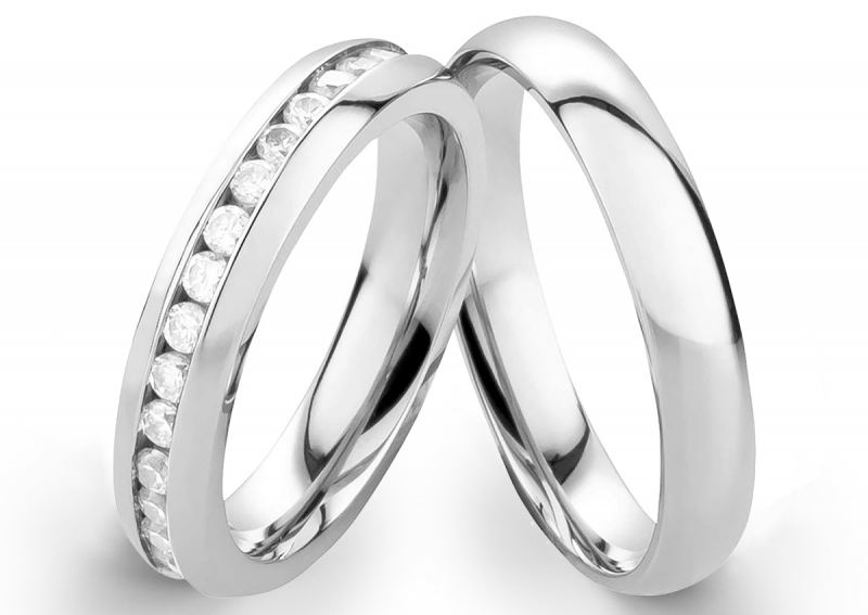 Preview: Schmale polierte Edelstahlringe E017 mit Zirkonias und Gravur