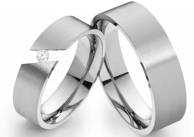 Edelstahlringe E013 mit Zirkonia und Gravur