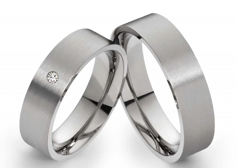 Edelstahlringe MOR26 mit Zirkonia oder Diamant und Gravur