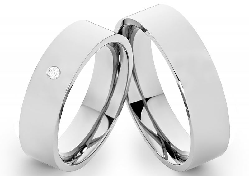 Preview: Hochwertige Edelstahlringe MOR29 mit Stein und Gravur