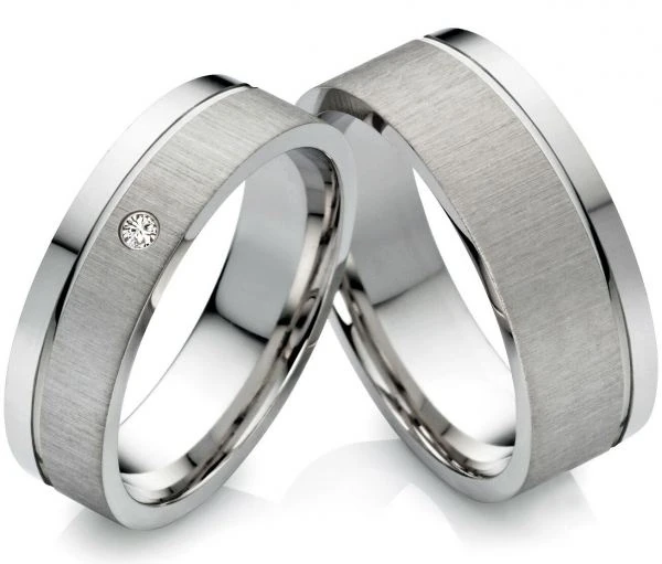 Edelstahlringe MOR17 mit Zirkonia oder Diamant und Gravur