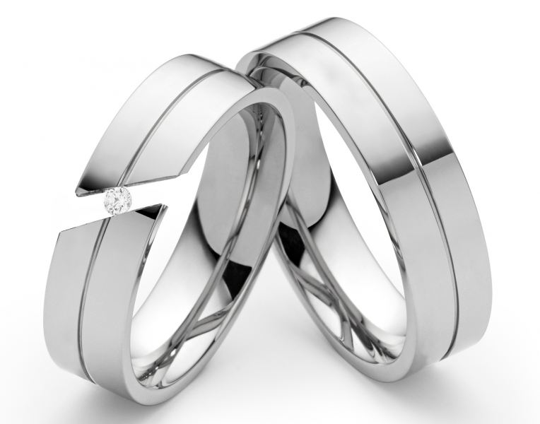 Preview: Sensationelle Edelstahlringe E014 mit Zirkonia und Gravur