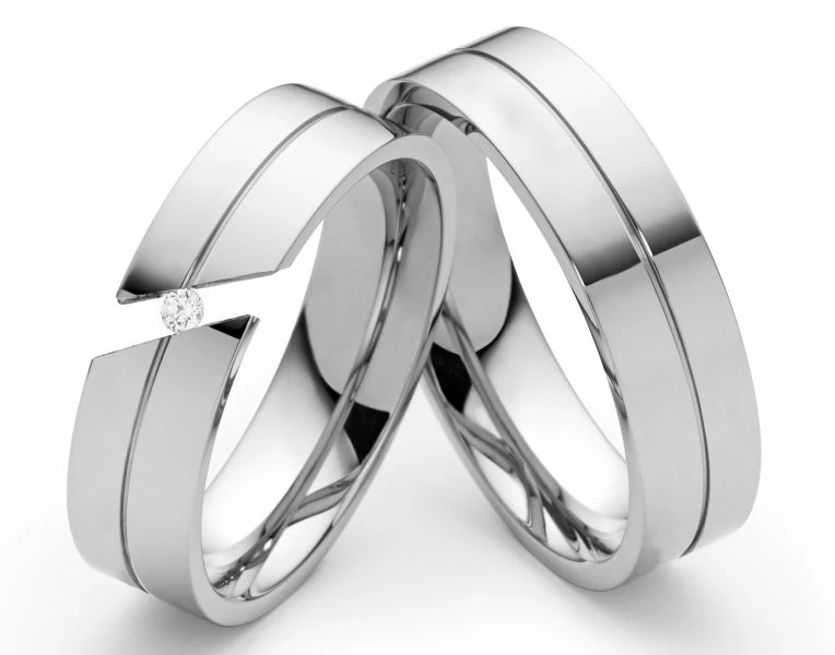 Edelstahlringe E014 mit Zirkonia und Gravur