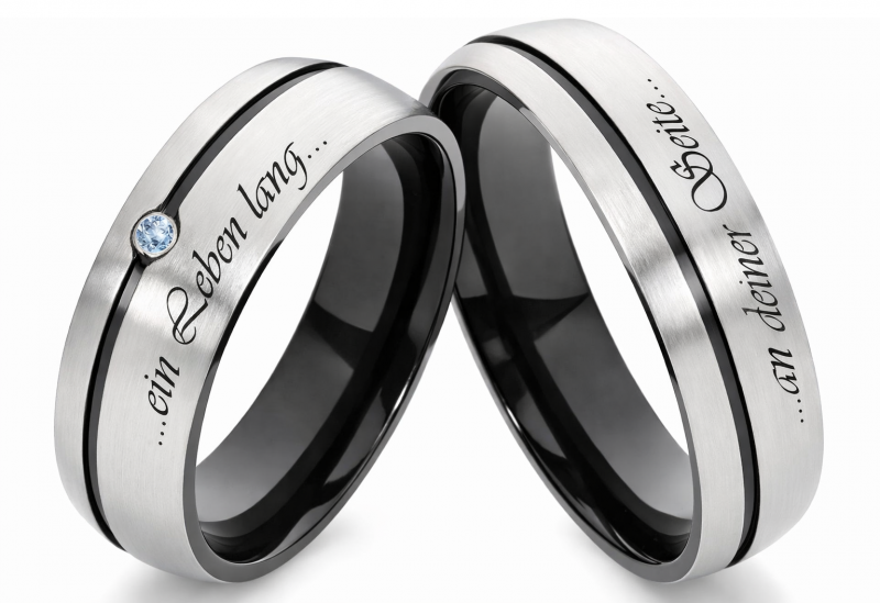 Preview: Schwarze Titanringe T133 mit blauem Zirkonia