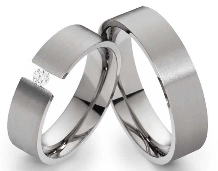 Preview: Klassische Titanringe T022 mit Zirkonia mit Gravur