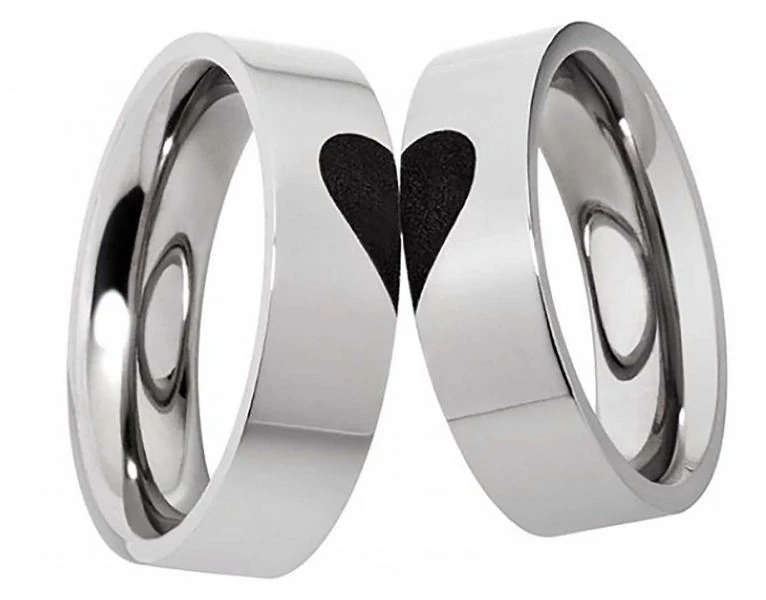 Titanringe T023 mit Herz ohne Stein Gravur