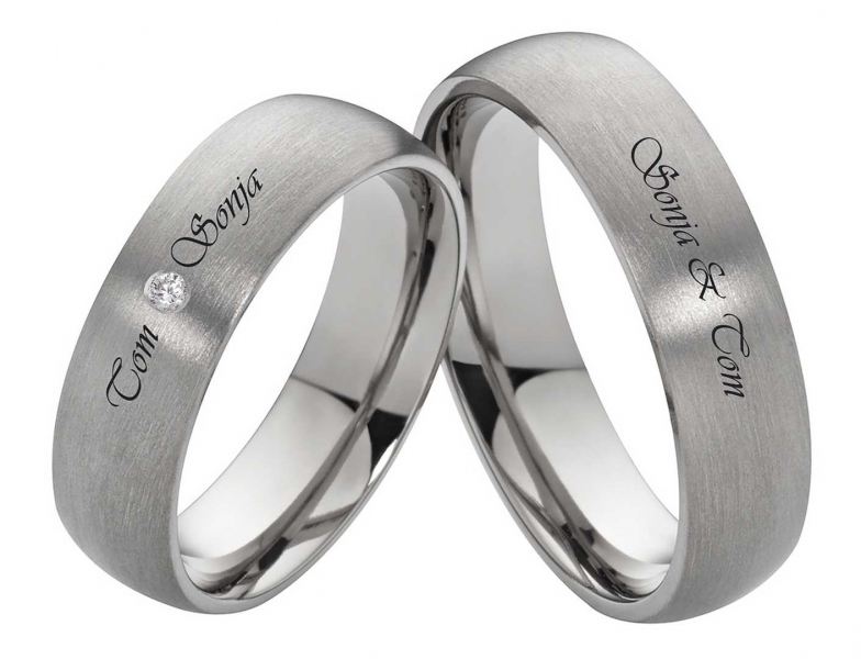 Preview: Partnerringe aus Titan T085 mit Stein + Außengravur