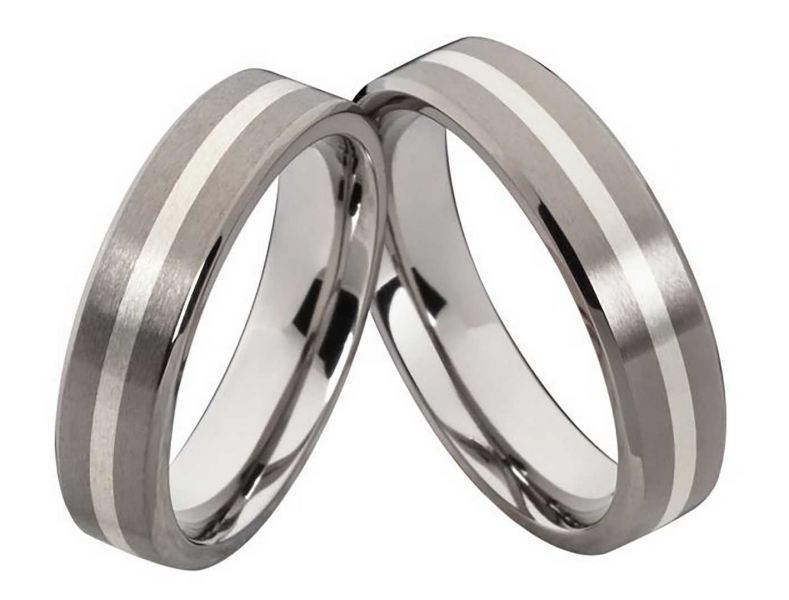 Trauringe aus Titanringe mit Silber T098 ohne Stein mit Gravur