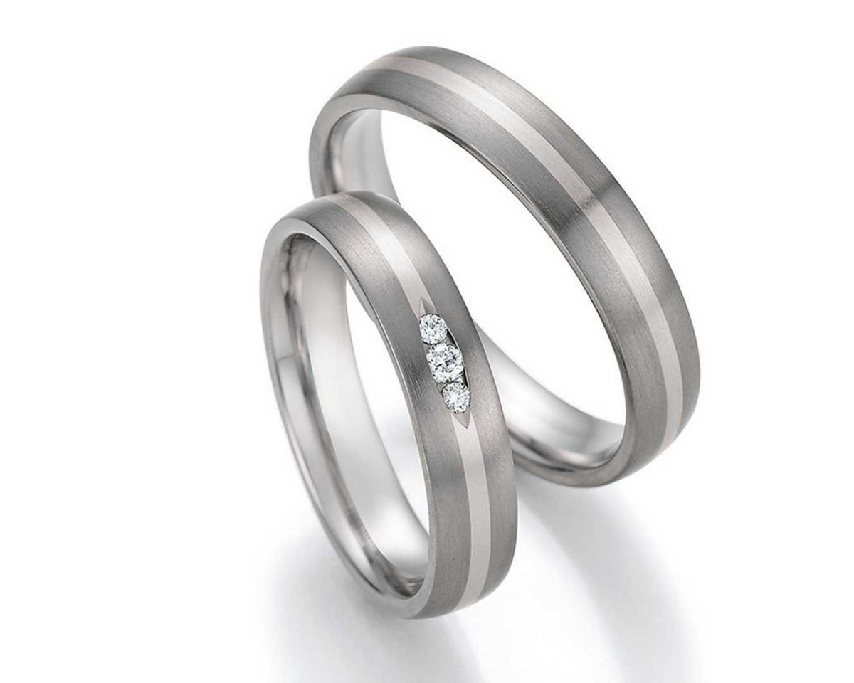 Trauringe aus Titan 78-10090+78-10100 mit Diamanten und weißgoldeinlage Trauringe aus Titan 78-10090+78-10100 mit Diamanten und weißgoldeinlage