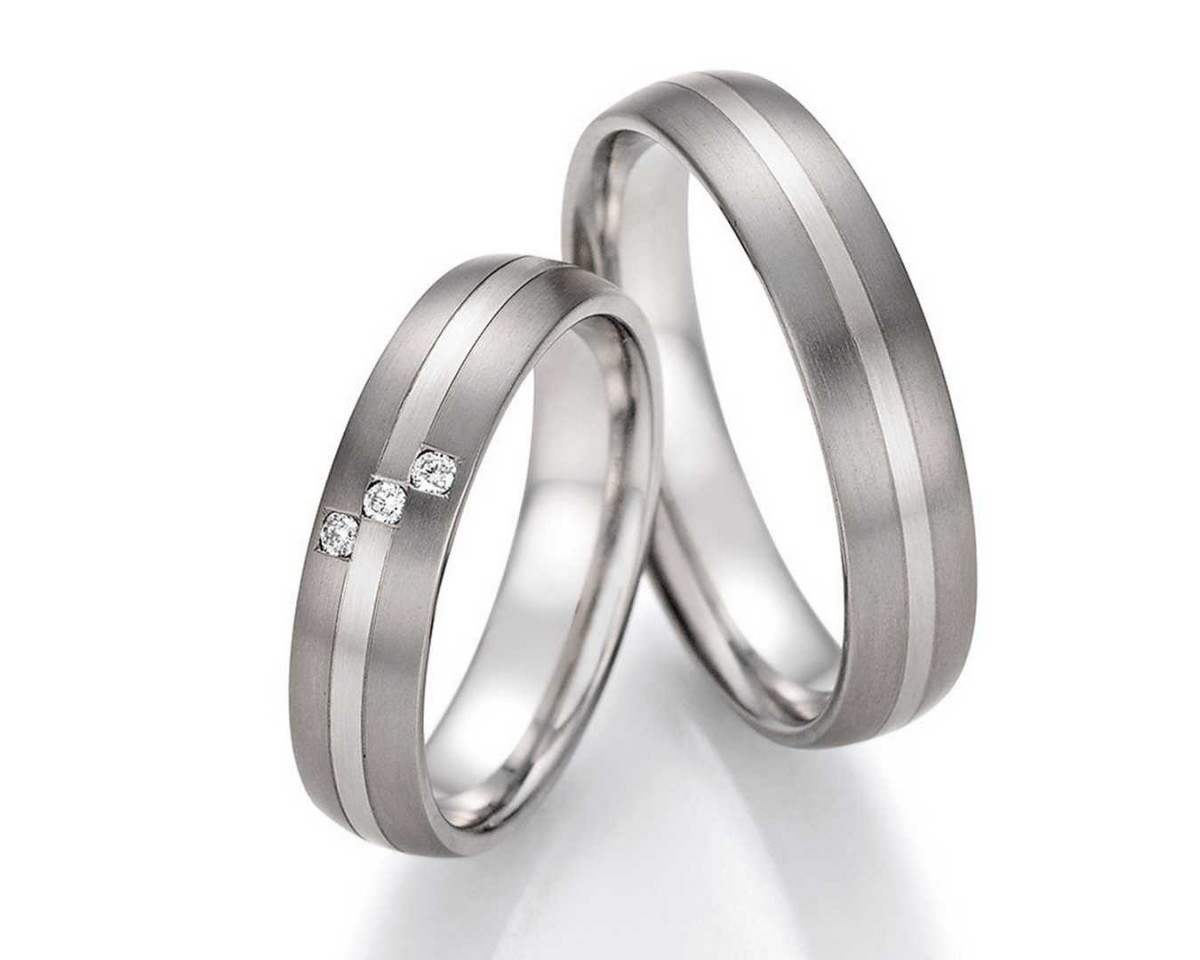 Trauringe aus Titan 78-10150+78-10160 mit Diamanten und weißgoldeinlage Trauringe aus Titan 78-10150+78-10160 mit Diamanten und weißgoldeinlage