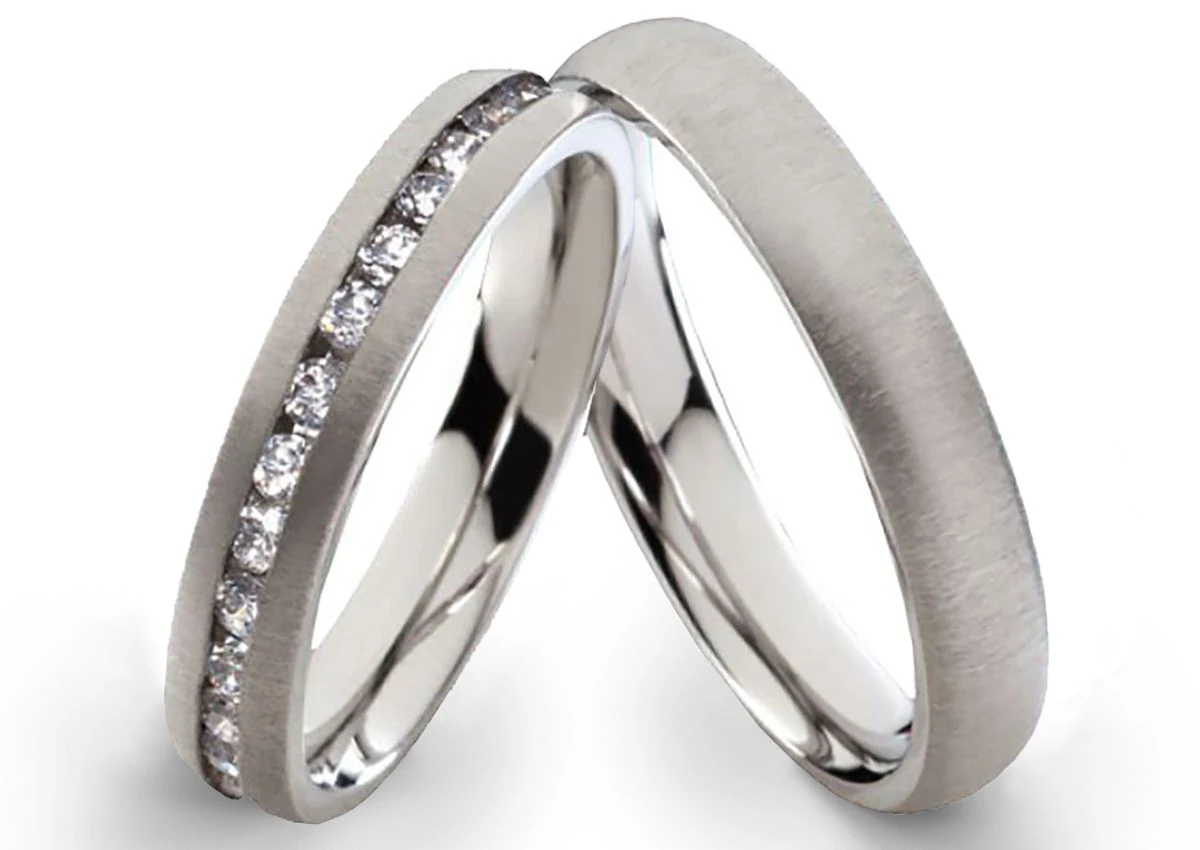 Edelstahlringe E152 mit Zirkonias und Gravur