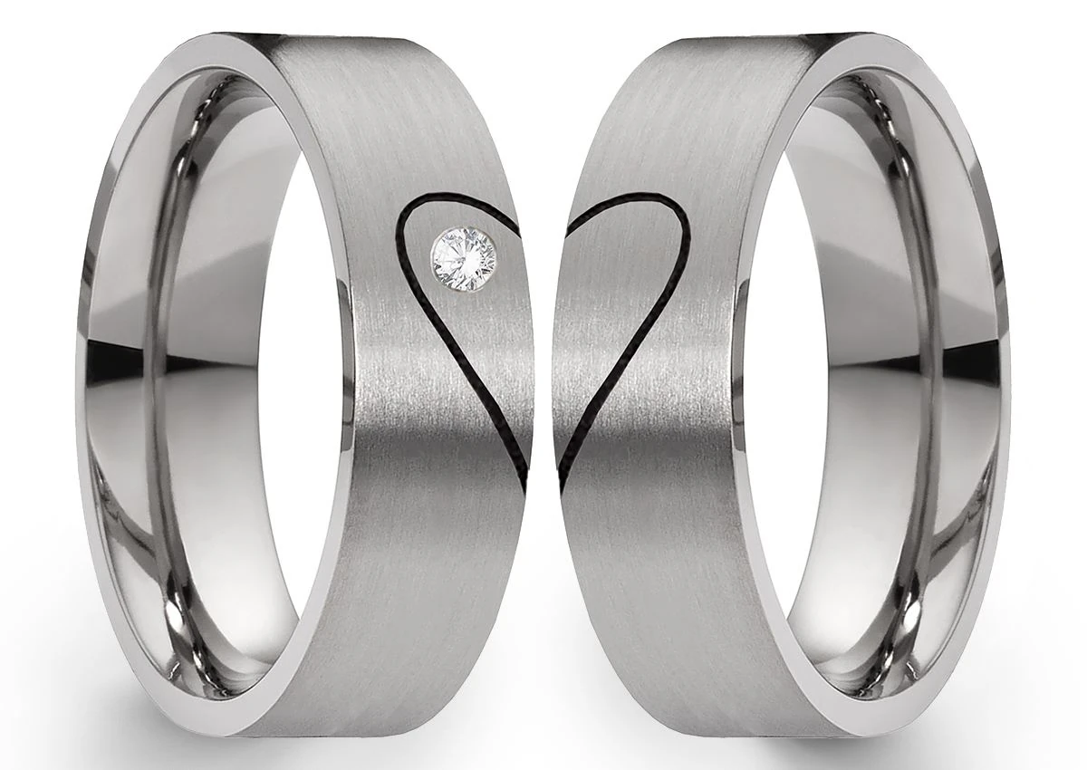 Edelstahlringe E041 mit Zirkonia oder Diamant und Herz und Gravur