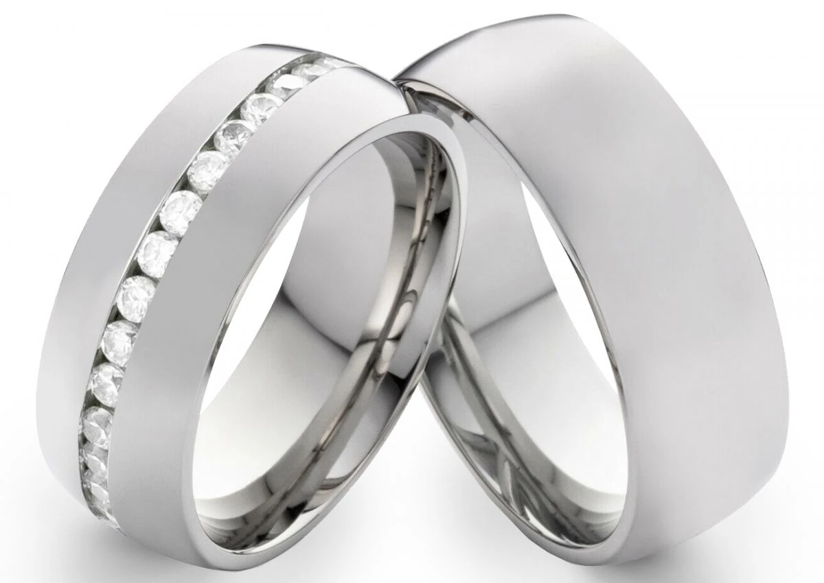 Edelstahlringe E133 mit Zirkonias und Gravur