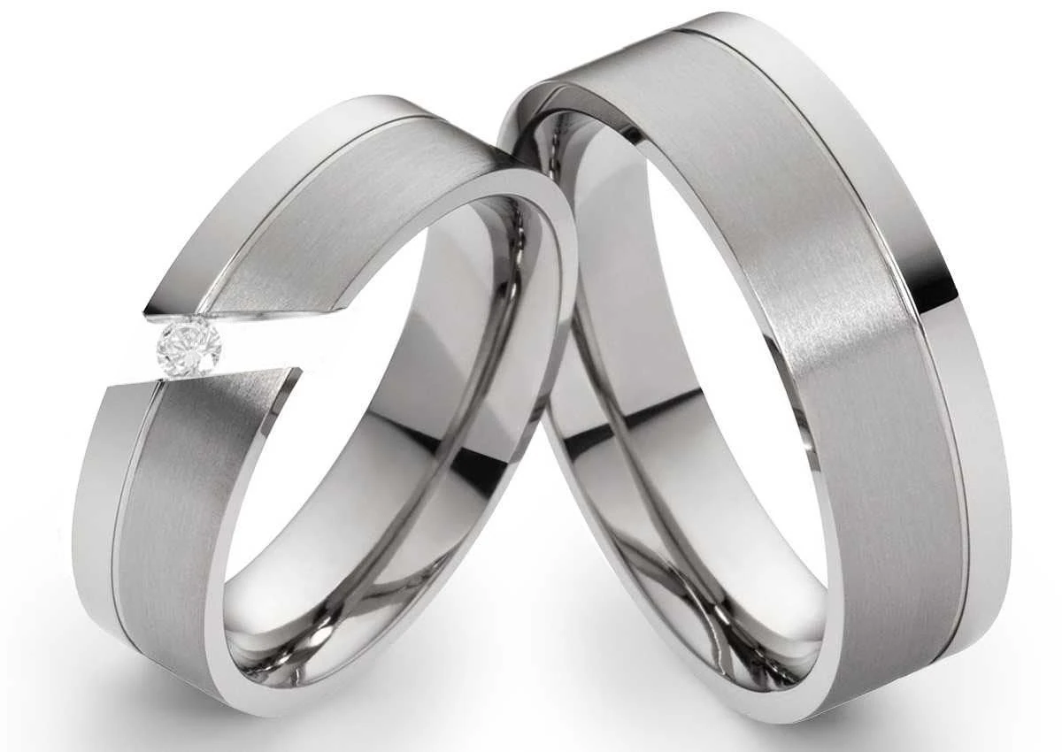 Edelstahlringe E138 mit Zirkonia und Gravur