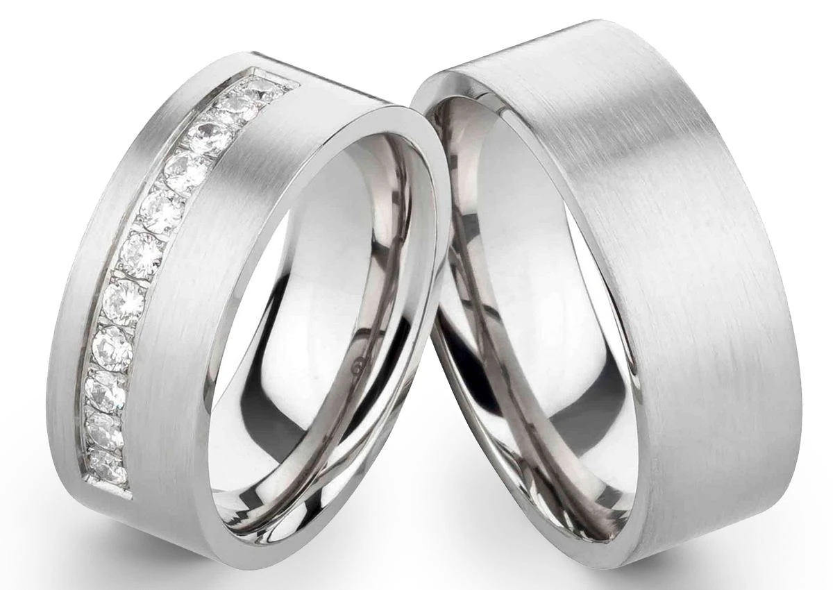 Edelstahlringe E141 mit Zirkonias und Gravur