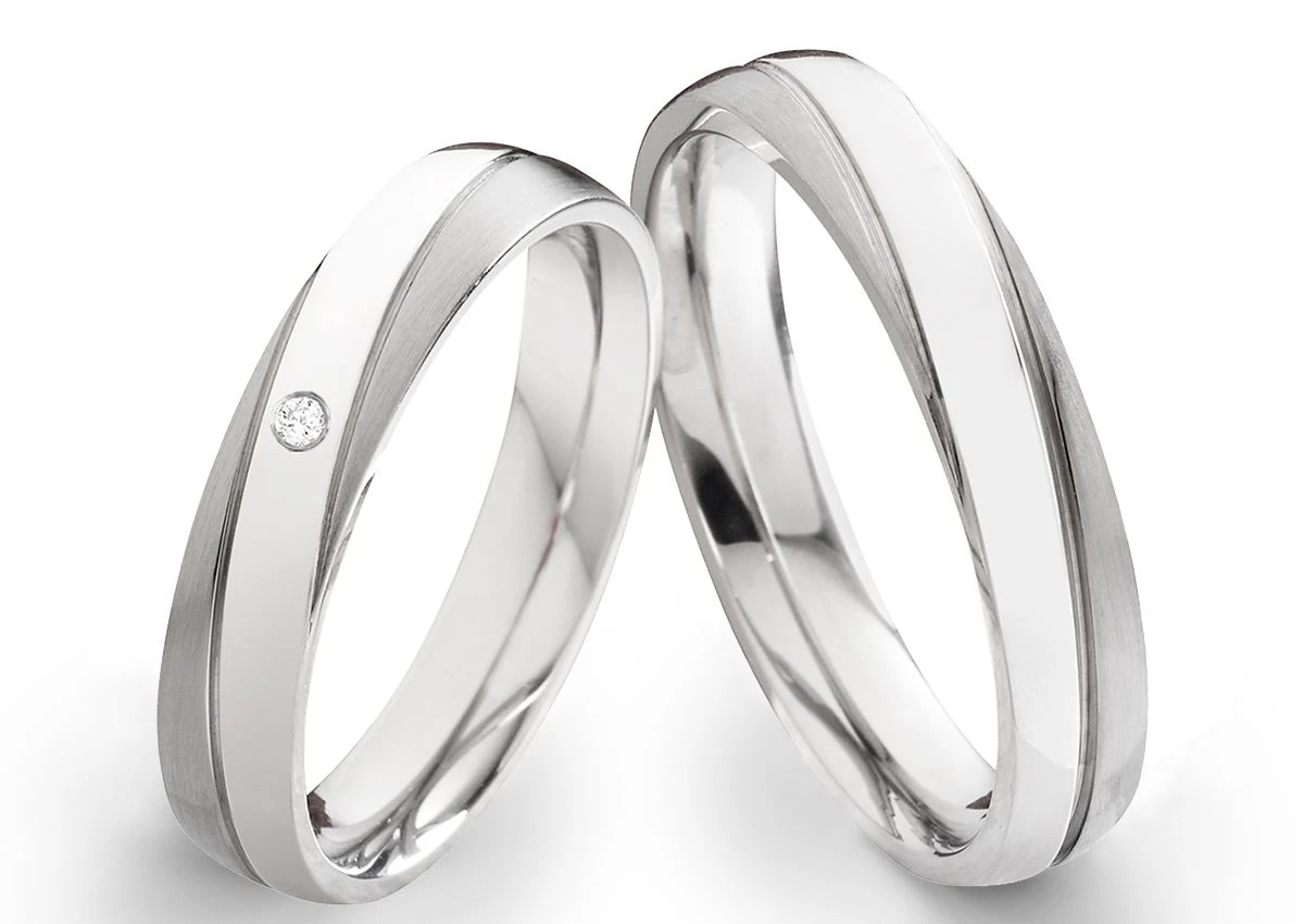 Edelstahlringe E181 mit Zirkonia oder Diamant und Gravur