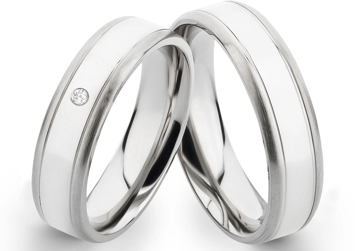 Edelstahlringe E010 mit Zirkonia oder Diamant und Gravur