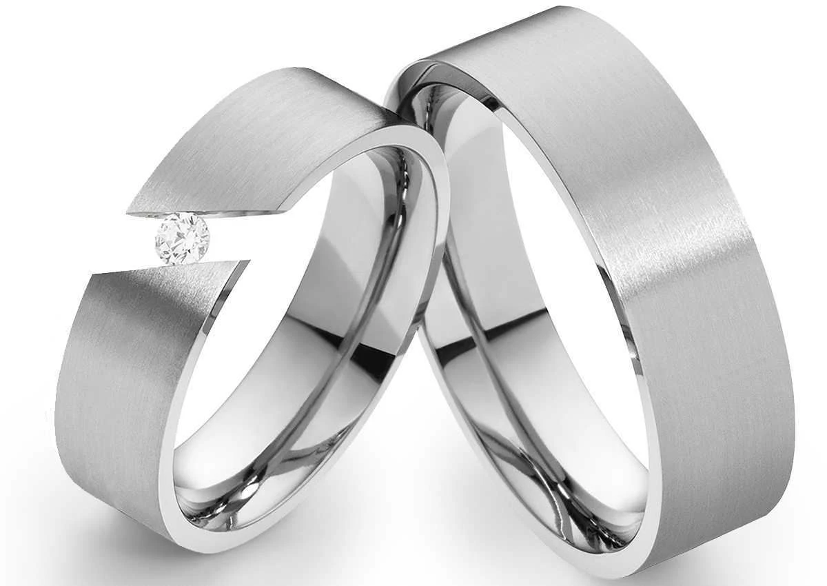 Edelstahlringe E013 mit Zirkonia und Gravur