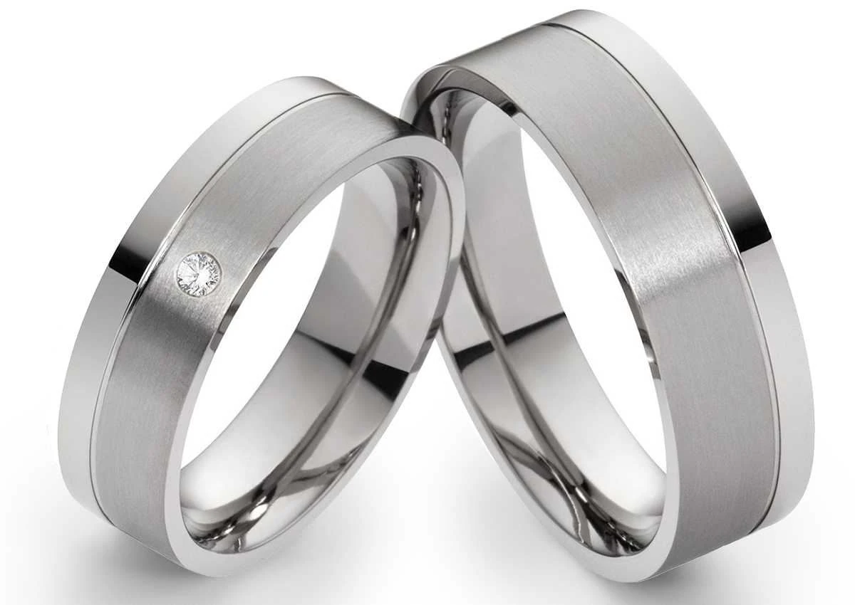 Edelstahlringe E029 mit Zirkonia oder Diamant und Gravur